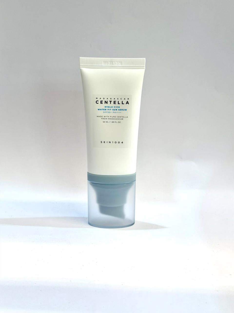 SKIN1004 Madagascar Centella Hyalu-cica Water-Fit Sun Serum - Bloqueador Coreano con Centella y Ácido Hialurónico